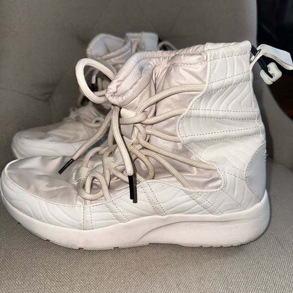 Nike white snow boots - Picture 2 of 3